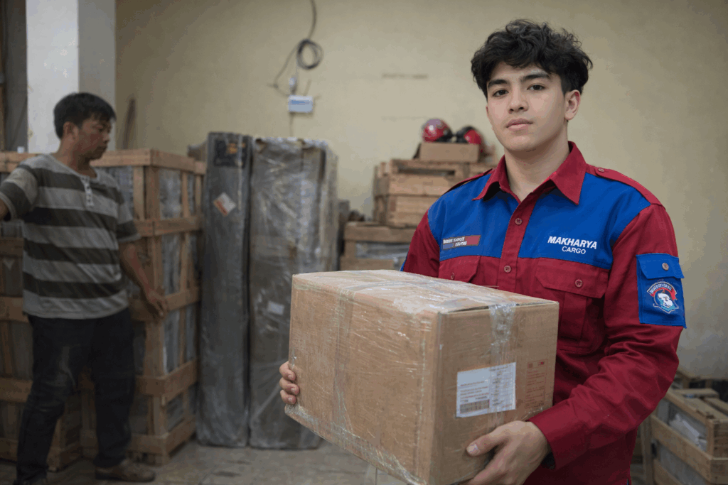 proses pemberangkatan barang dari ekspedisi semarang kuala tanjung-asahan bersama makharya