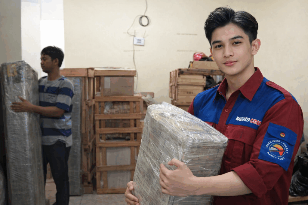 proses pengiriman via laut dari kspedisi Semarang merauke bersama makharya cargo
