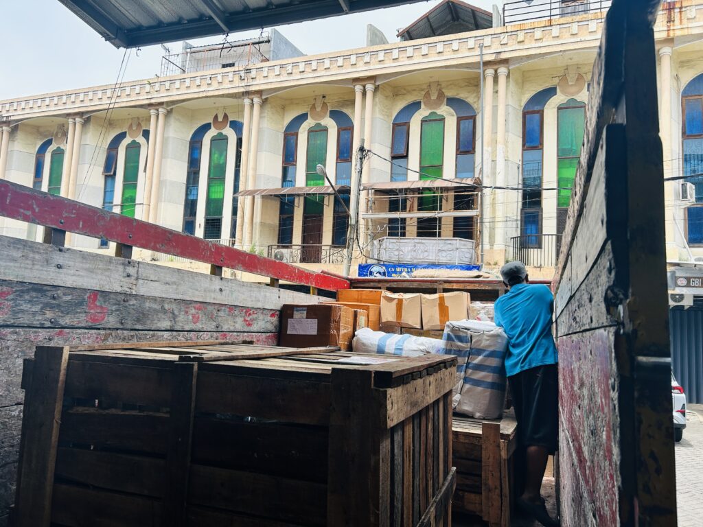 jasa cargo Surabaya Makassar untuk UMKM