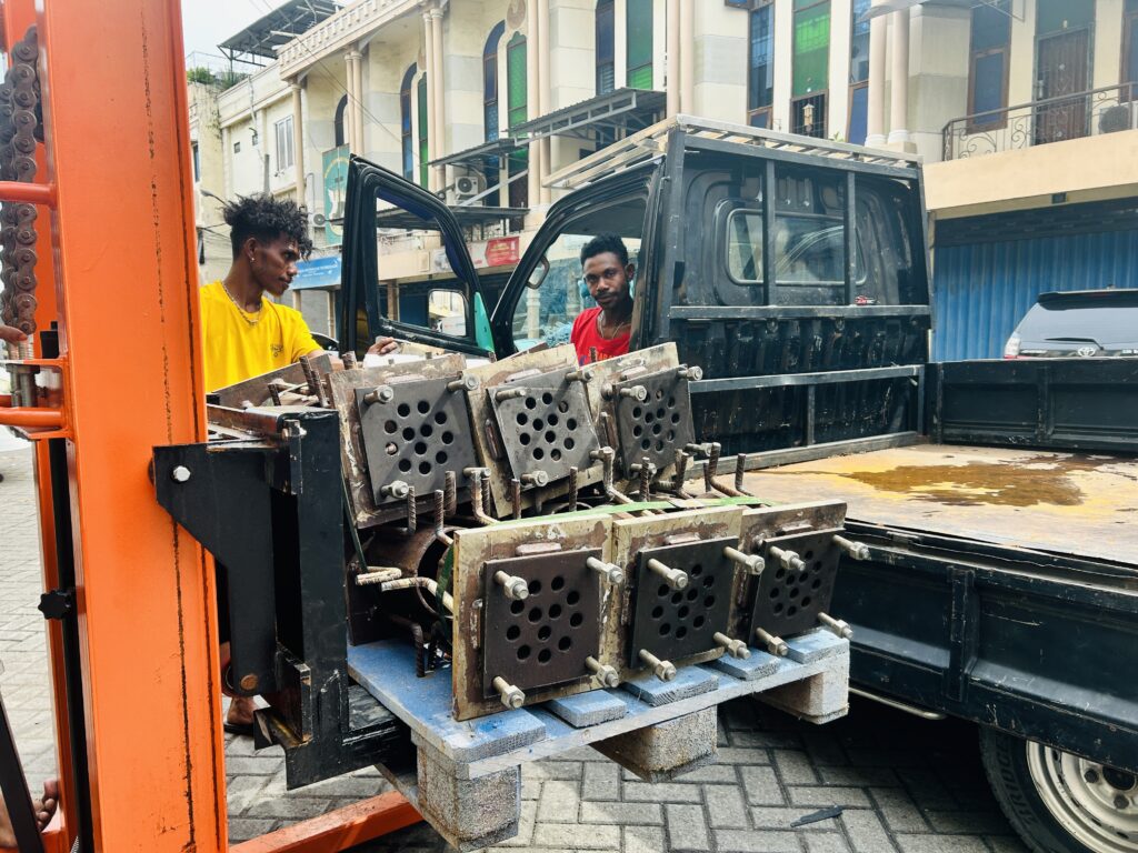 berapa lama cargo Surabaya Makassar
