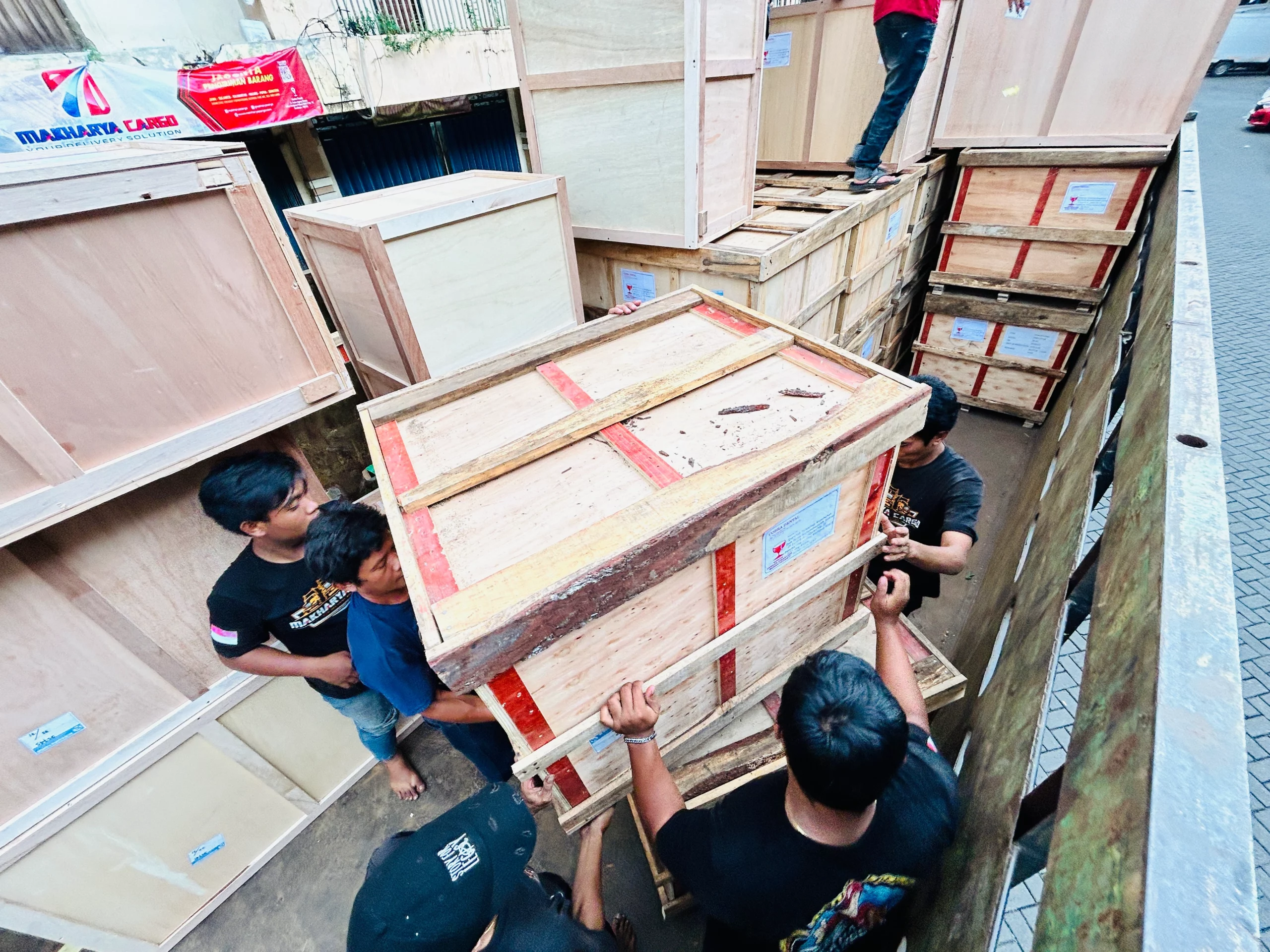 ekspedisi Surabaya Makassar murah dan aman