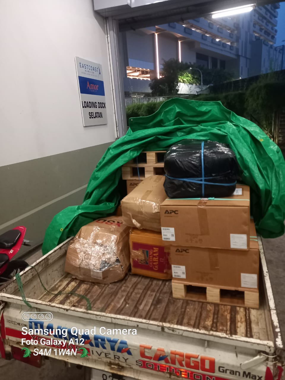 Proses pengiriman door to door makassar ke alamat penerima