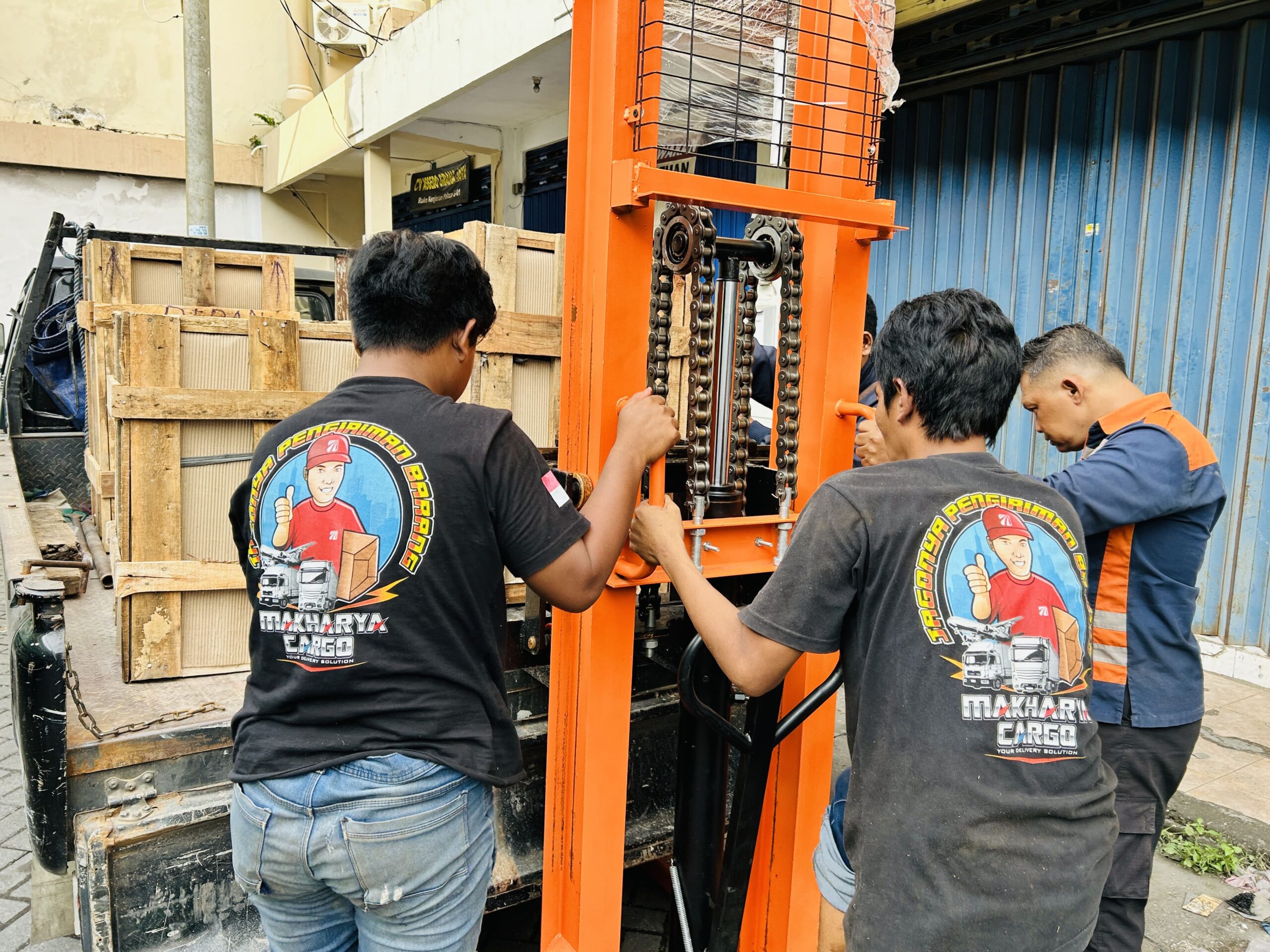 Simulasi biaya kirim surabaya palangkaraya dalam sistem logistik