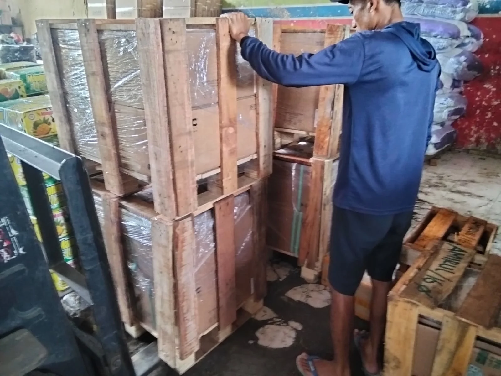 ilustrasi cara cek ongkir cargo Surabaya Bogor untuk menghitung estimasi biaya kirim barang