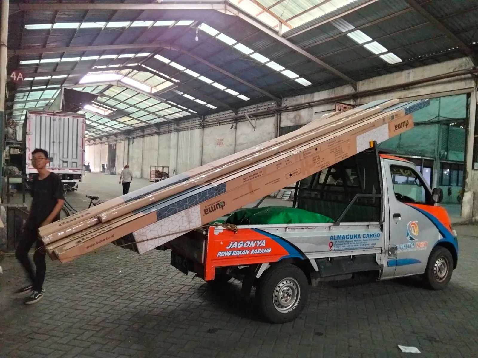 cek resi pengiriman Surabaya Bogor melalui sistem pelacakan paket