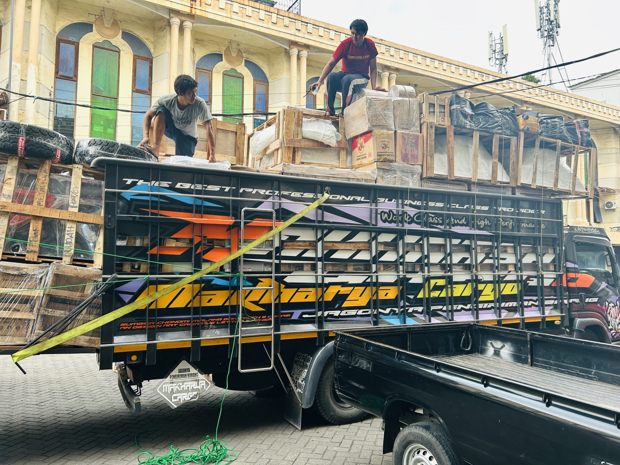 Ilustrasi ongkir Surabaya Bangkalan pada layanan cargo Surabaya Madura via darat