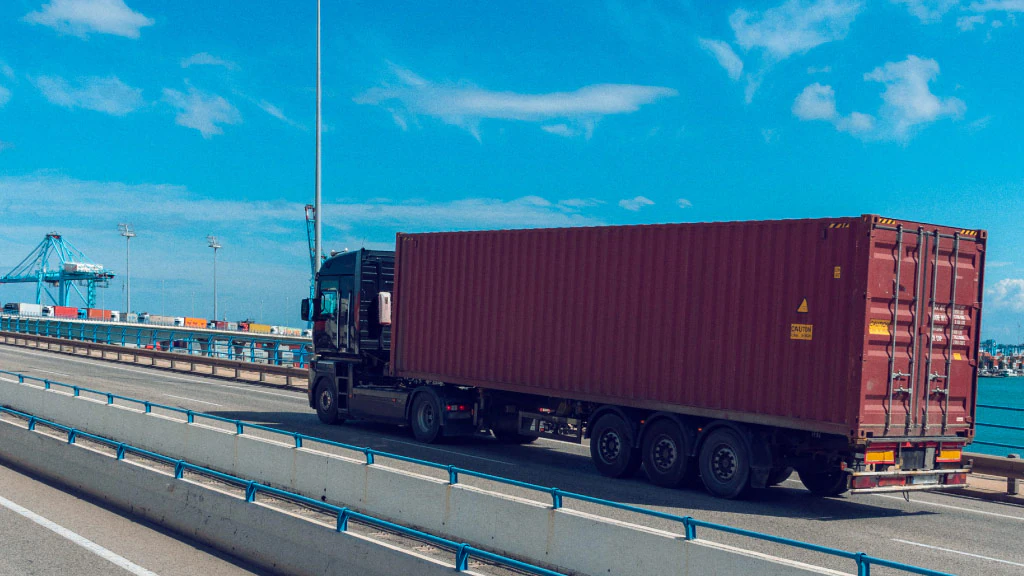 Ongkir Surabaya Samarinda untuk pengiriman barang cargo dan logistik