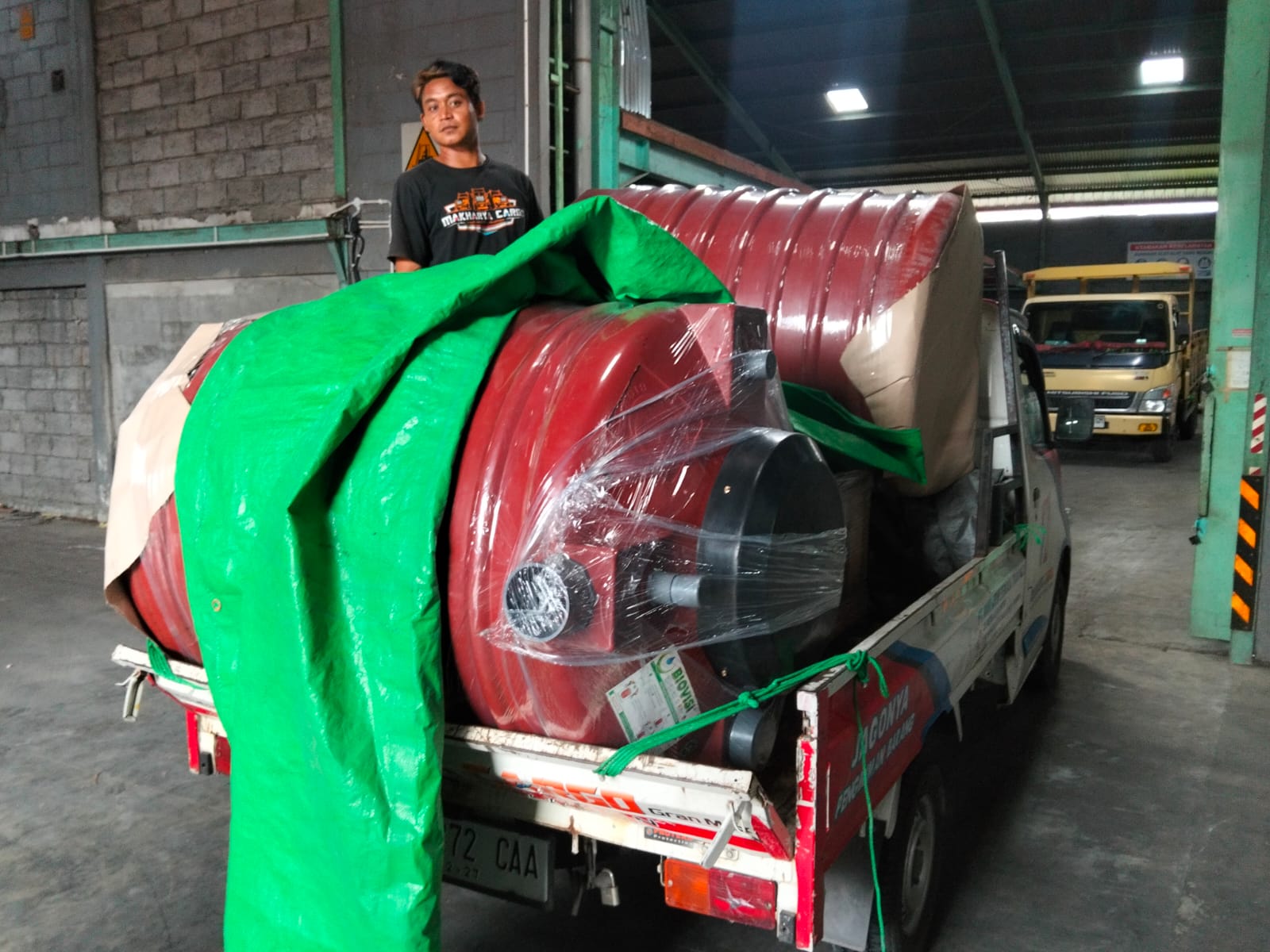Proses pickup barang ekspedisi pada pengiriman logistik Surabaya Bogor