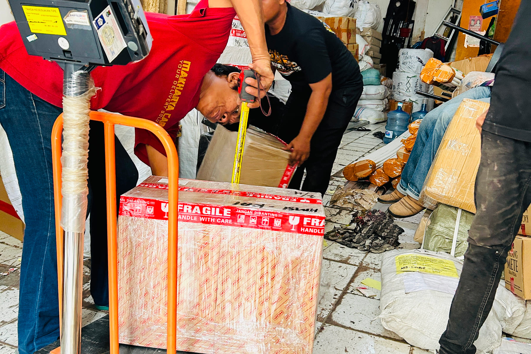 Proses pengiriman barang dari Surabaya ke Palu cepat dan aman