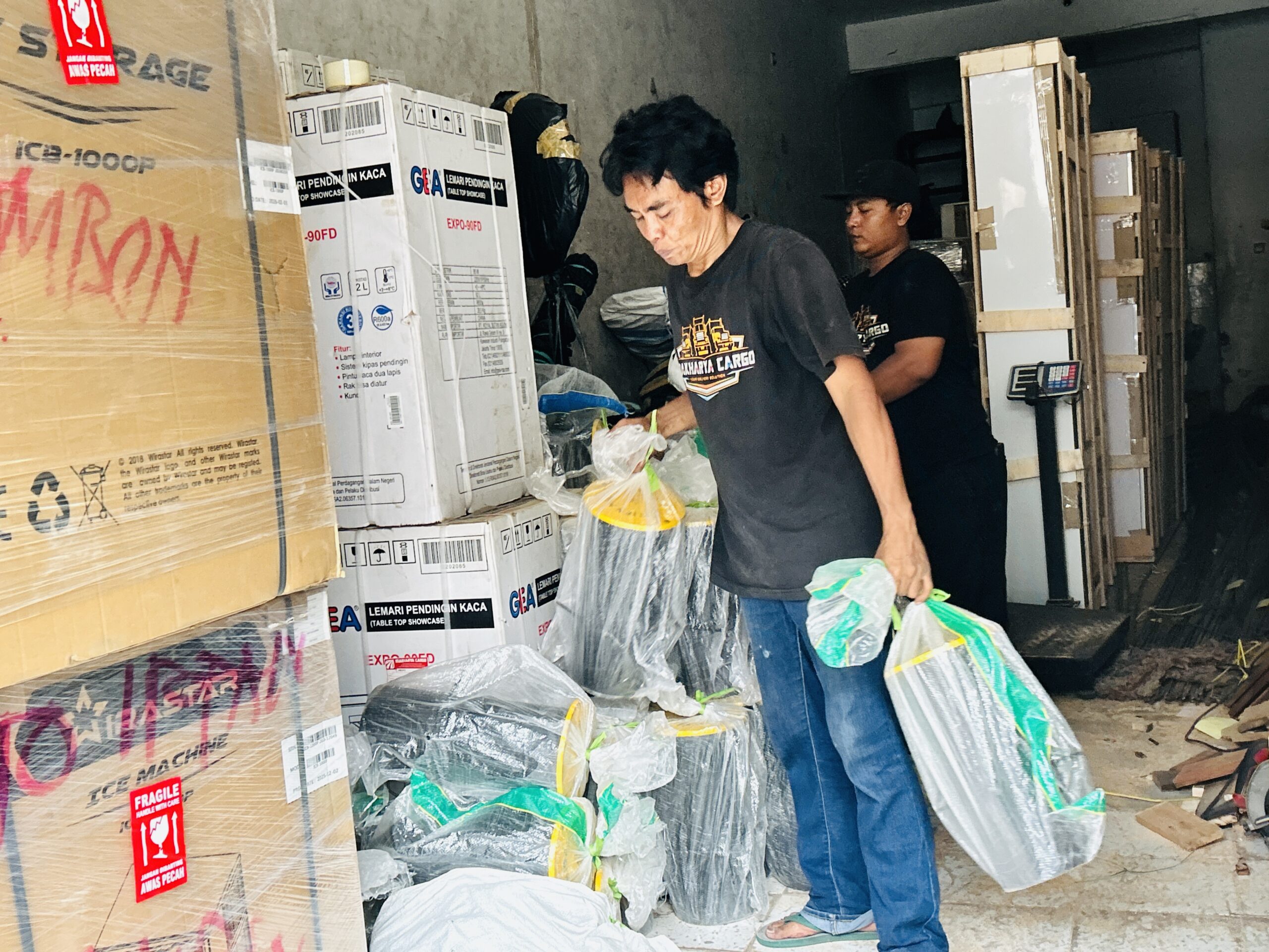 Layanan kirim barang elektronik ke Palu