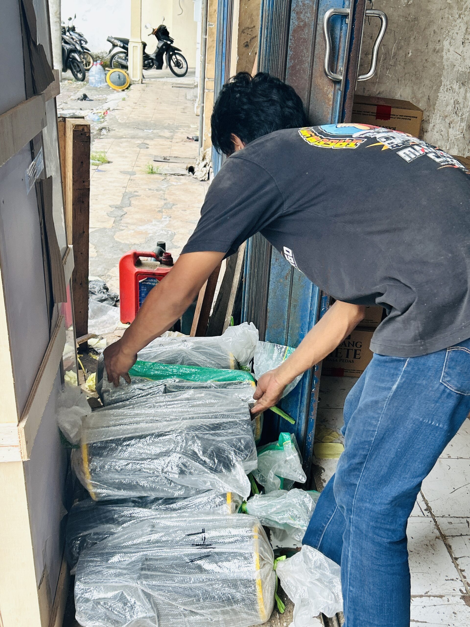 cargo cepat Surabaya Kendari layanan pengiriman barang aman