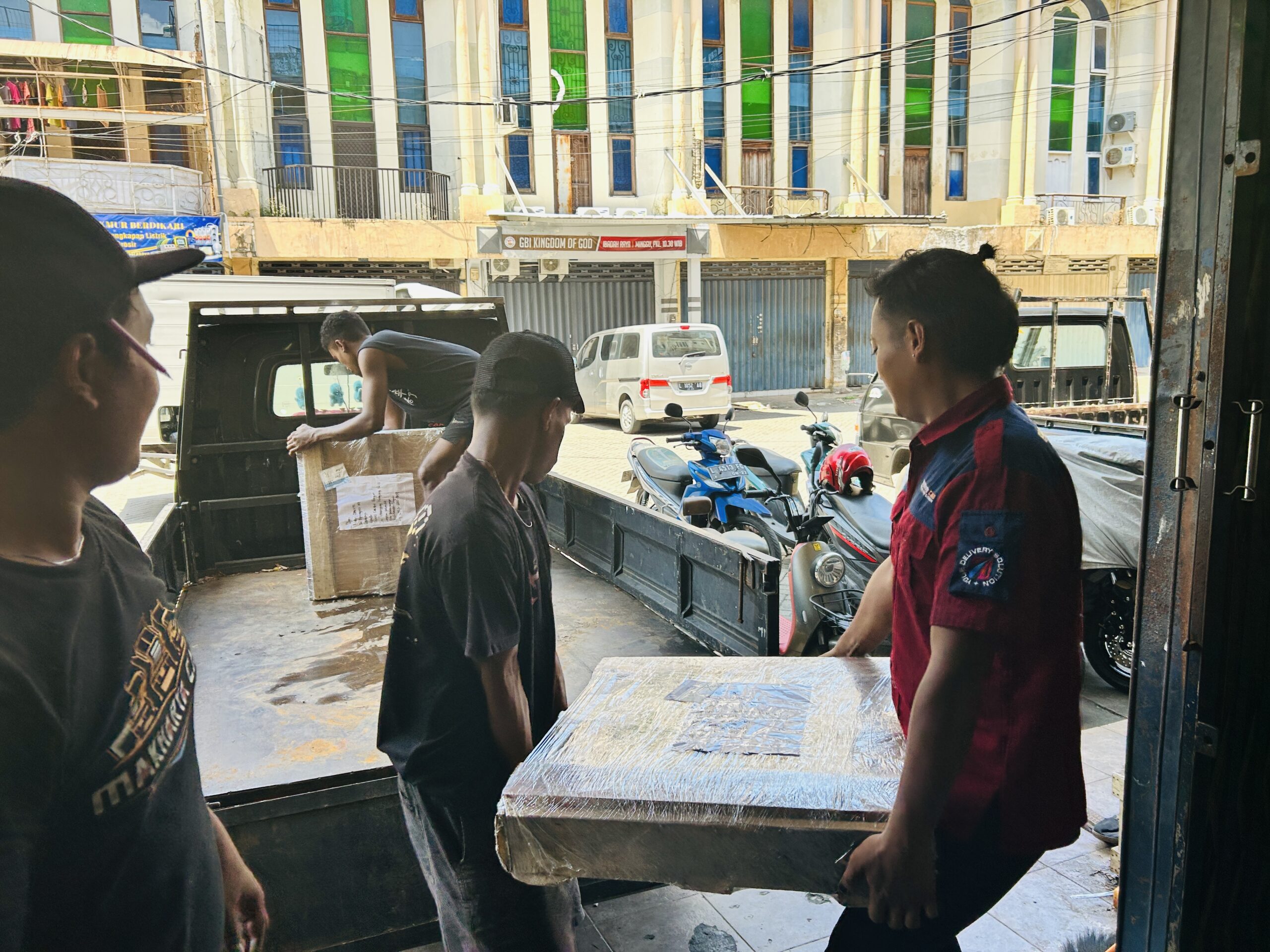biaya kirim barang proyek Surabaya Palu alat berat dan material konstruksi cargo ekspedisi
