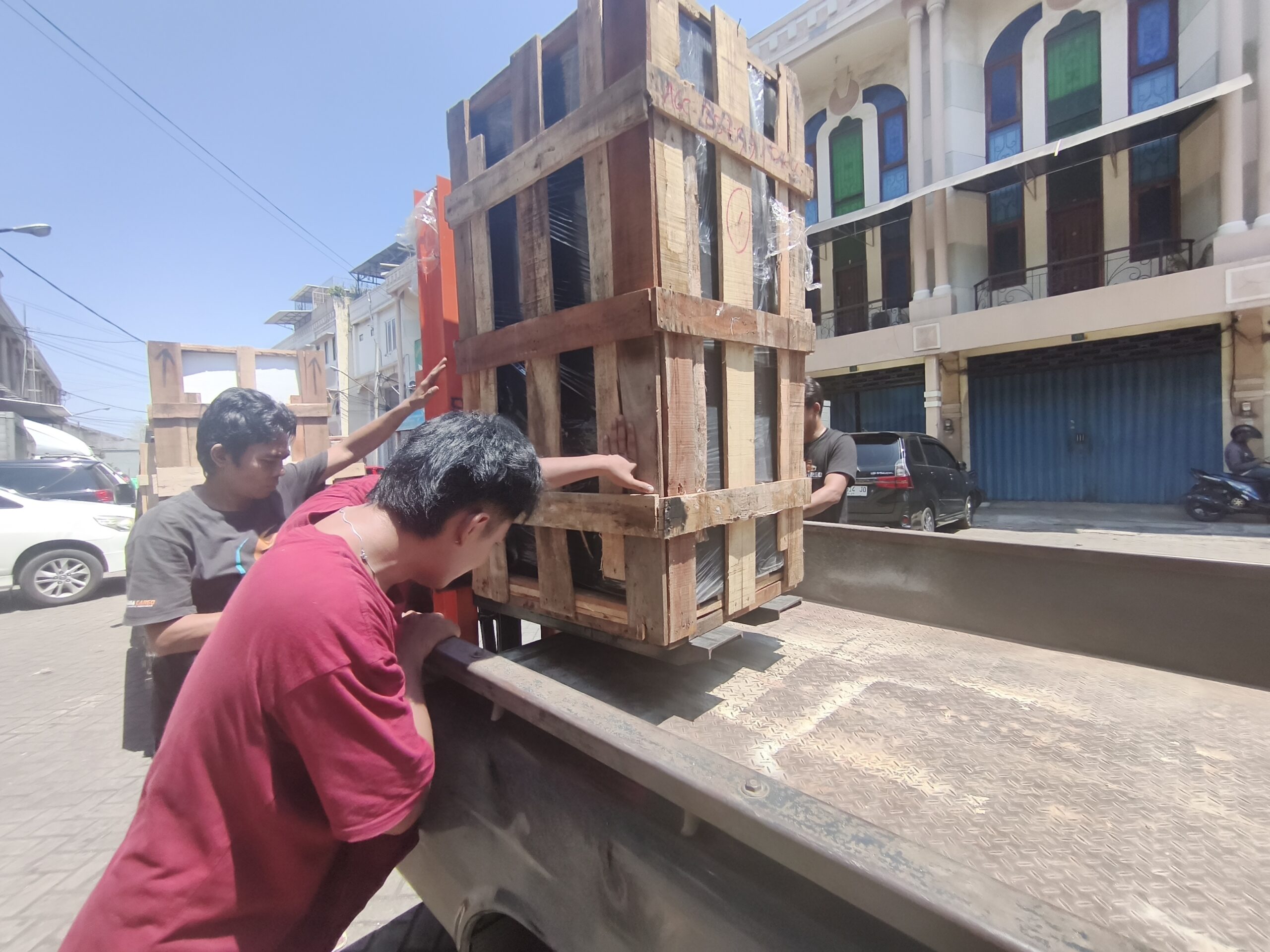 cargo Surabaya ke Palu door to door murah 