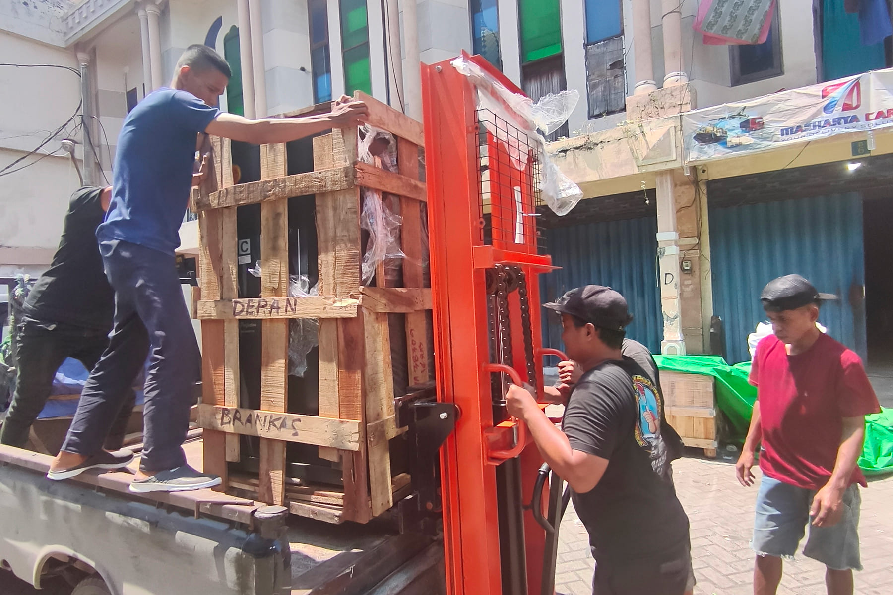 Cara kirim barang besar ke Palu