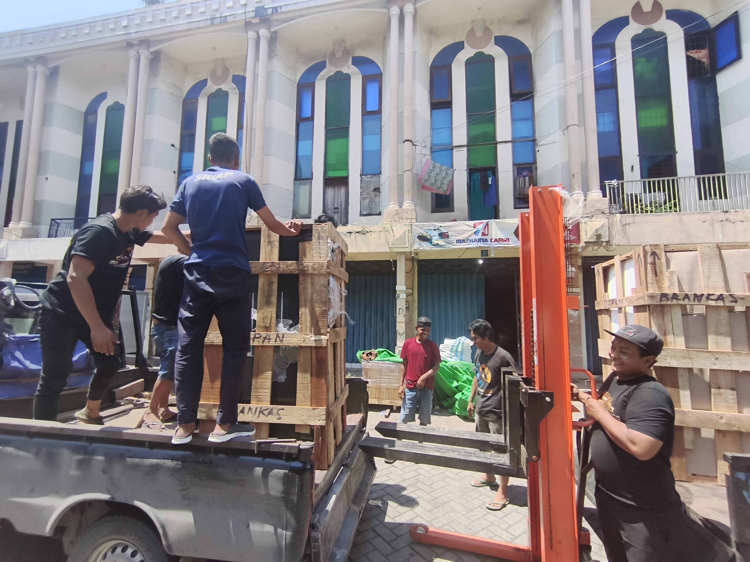 Layanan kirim motor Surabaya ke Palu