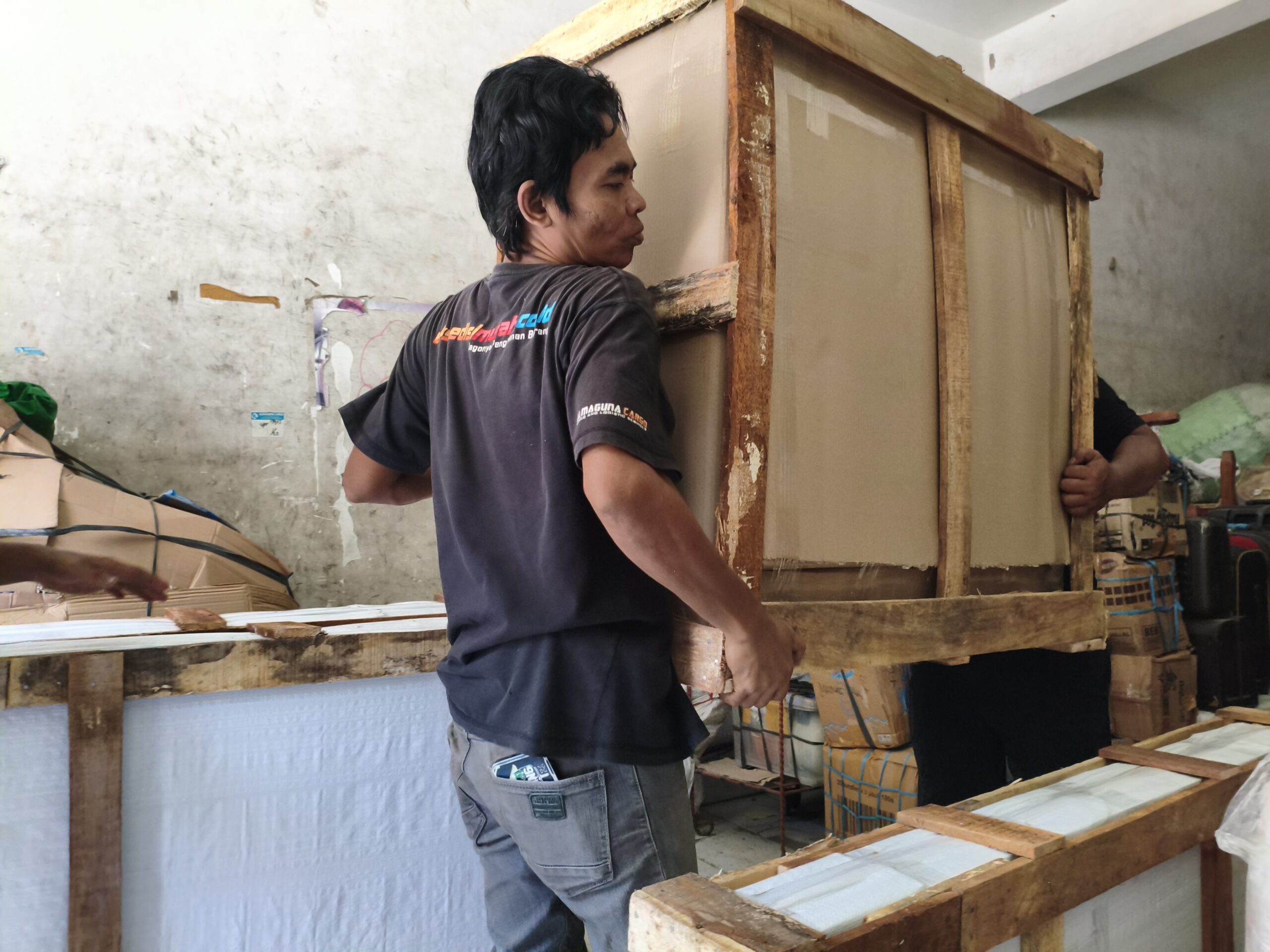 jasa pengiriman barang besar ke Palu murah