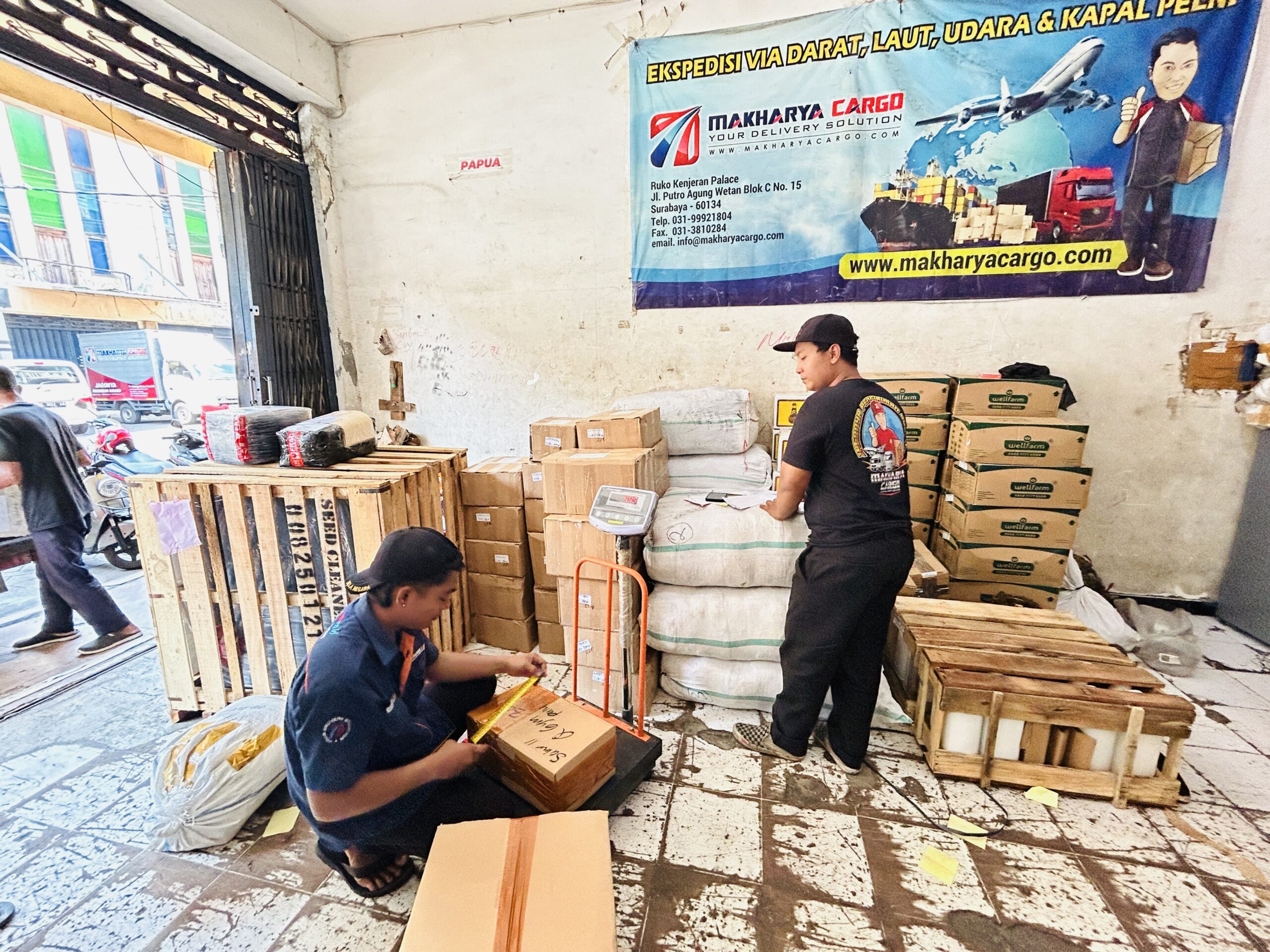 layanan logistik terbaik