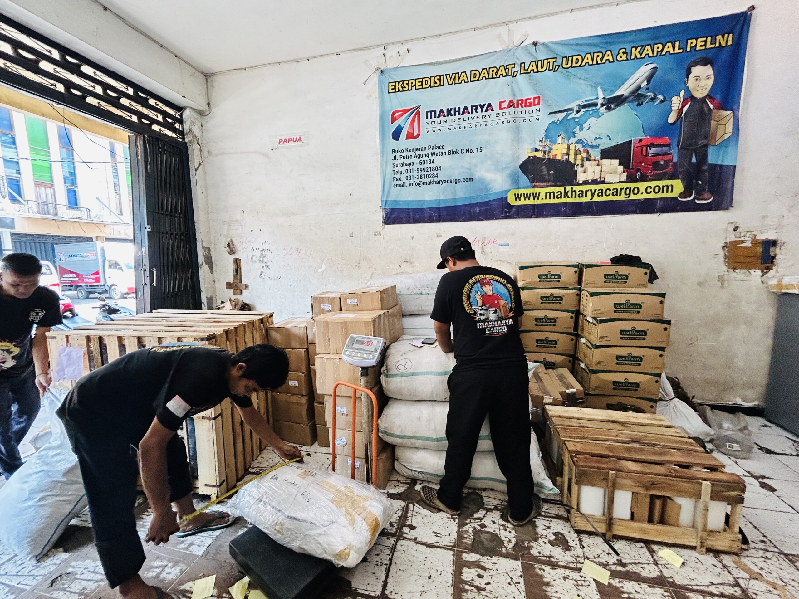 pengiriman barang via kapal 