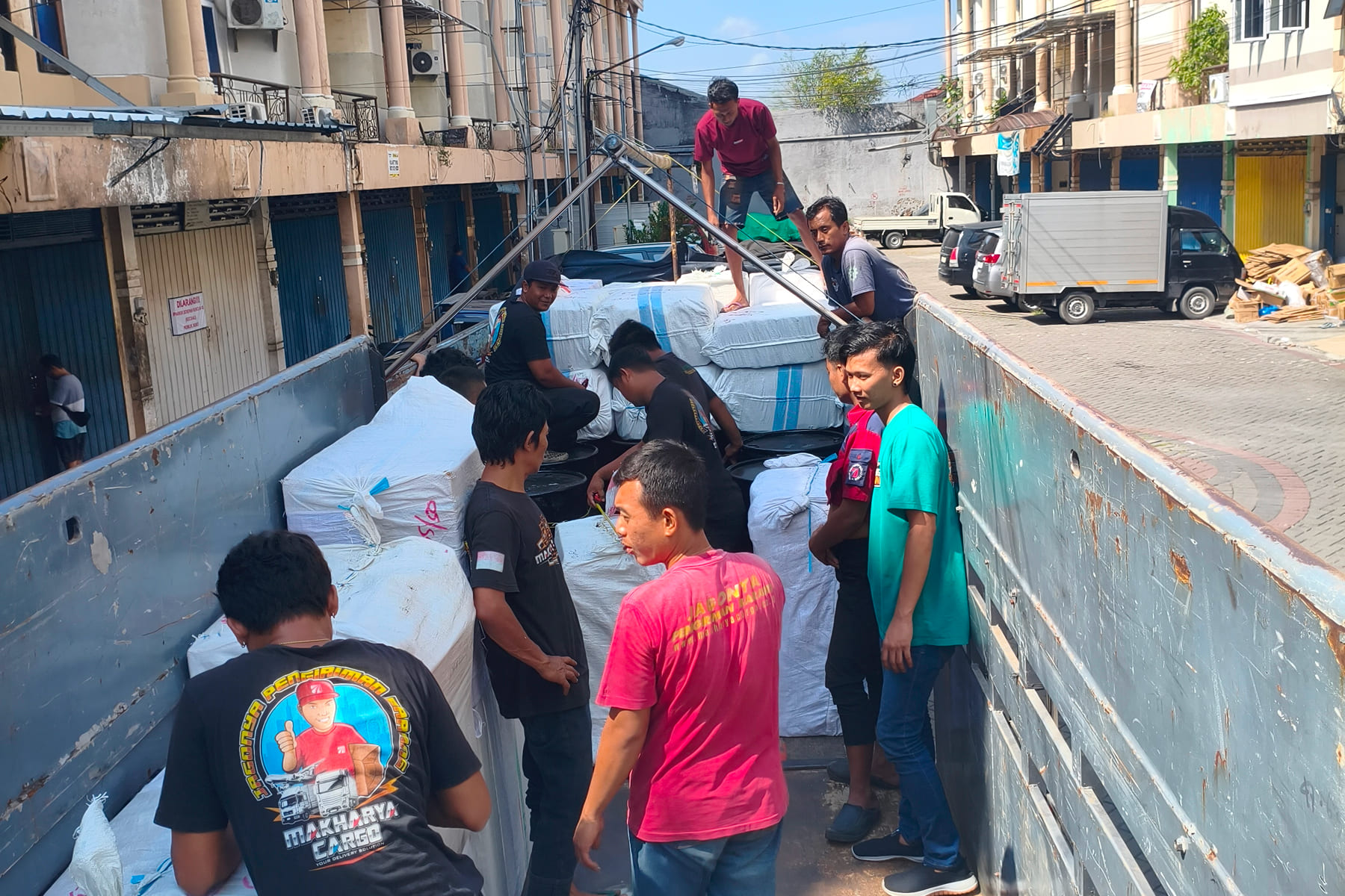 Jasa pengiriman barang grosir ke Palu