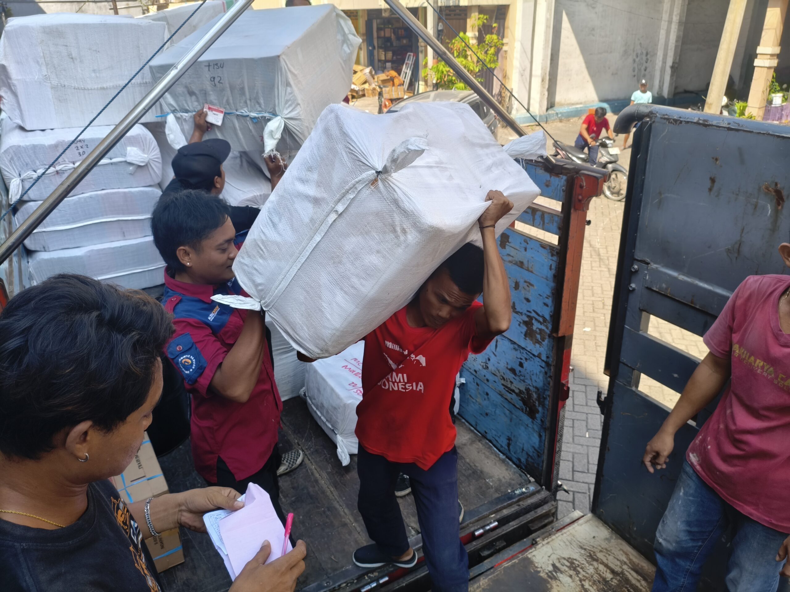 Layanan kirim barang skala besar ke Palu