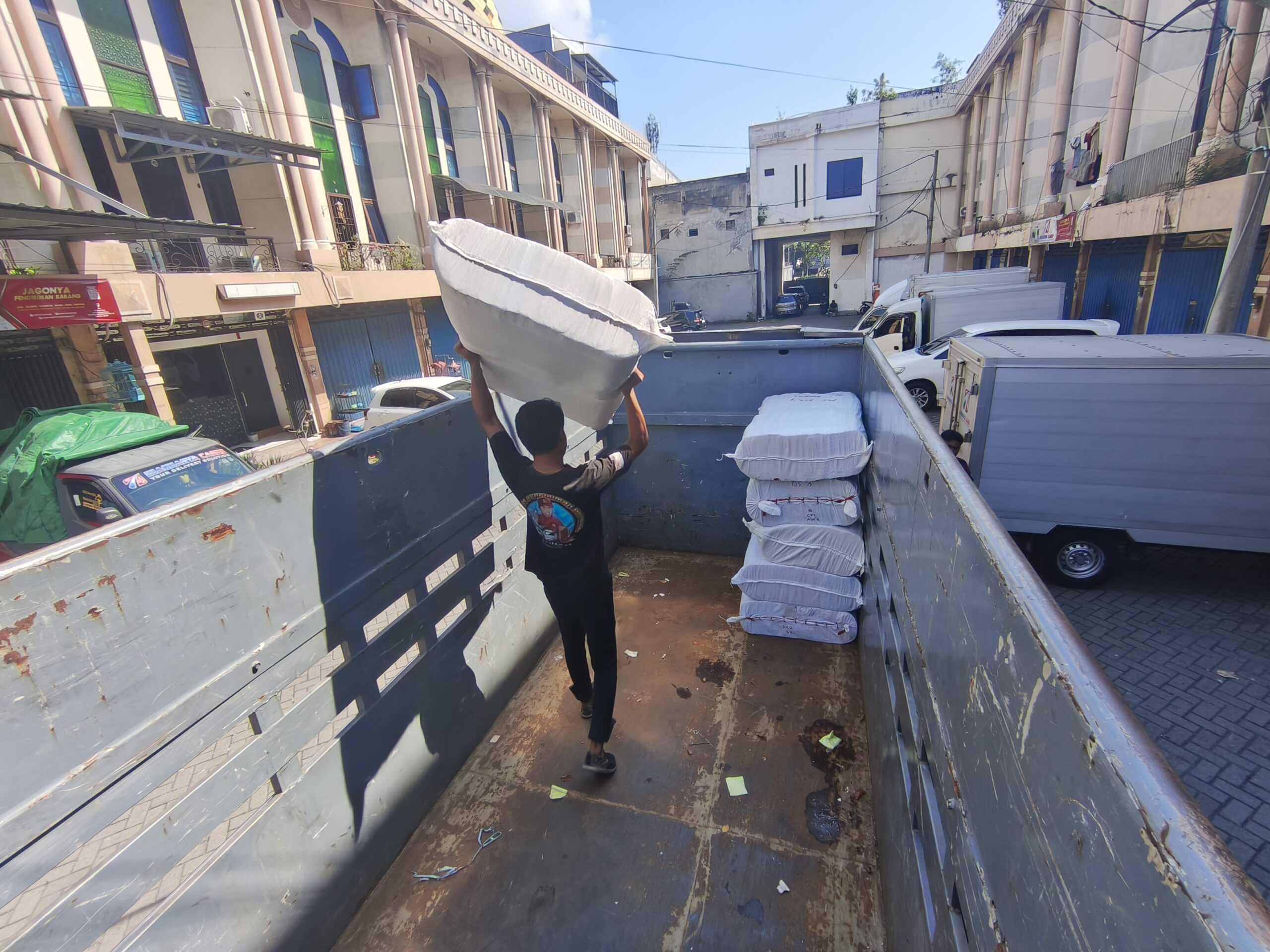 Layanan ekspedisi lengkap