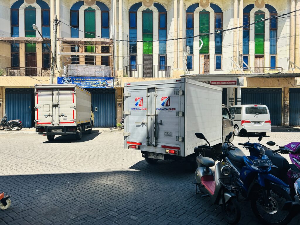 pengantaran barang ke pelabuhan