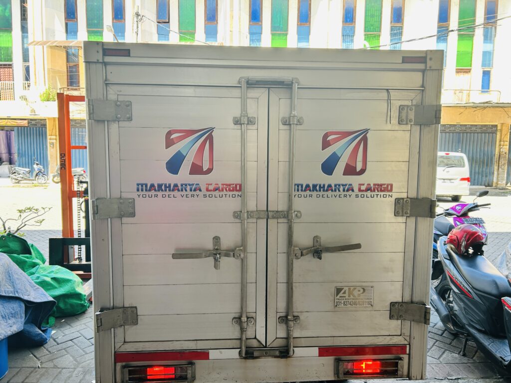 Tarif ekspedisi Surabaya Manado 50 kg berapa?