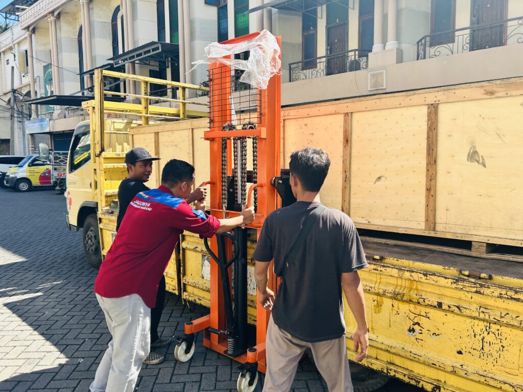 Ekspedisi Surabaya Manado via udara paling cepat