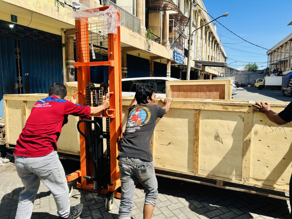 pengangkutan barang berat surabaya manado