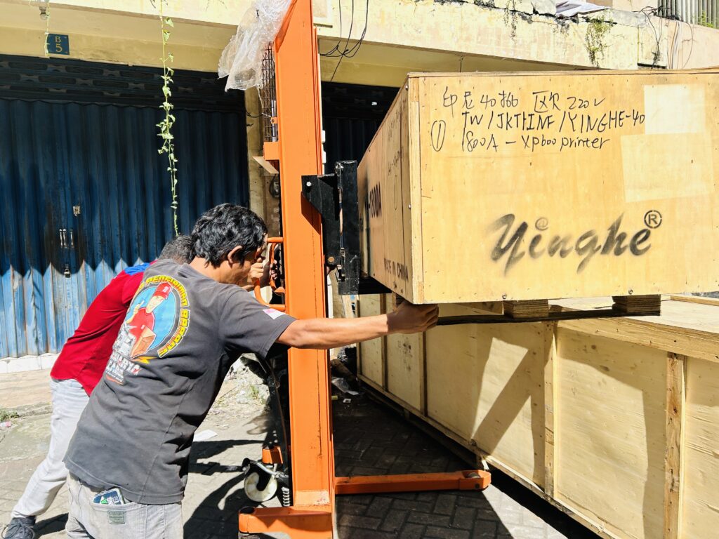 Perbedaan cargo dan reguler ke Manado