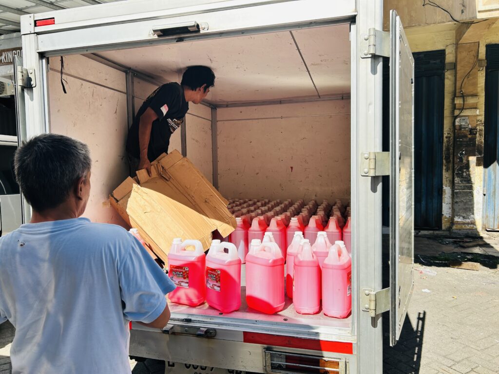 Perbedaan cargo dan reguler ke Manado
