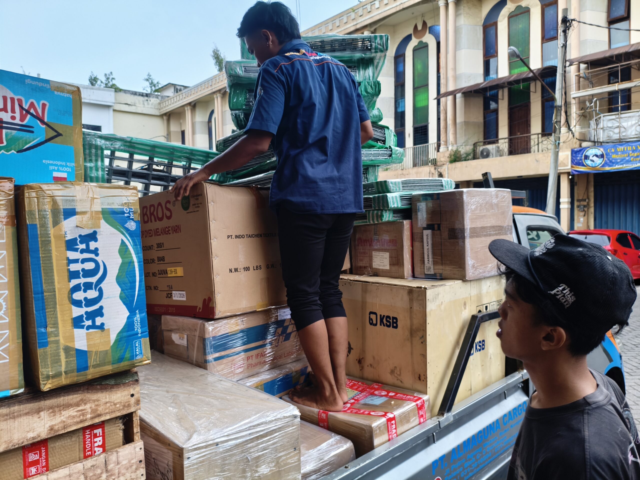 Ekspedisi Cepat vs Murah