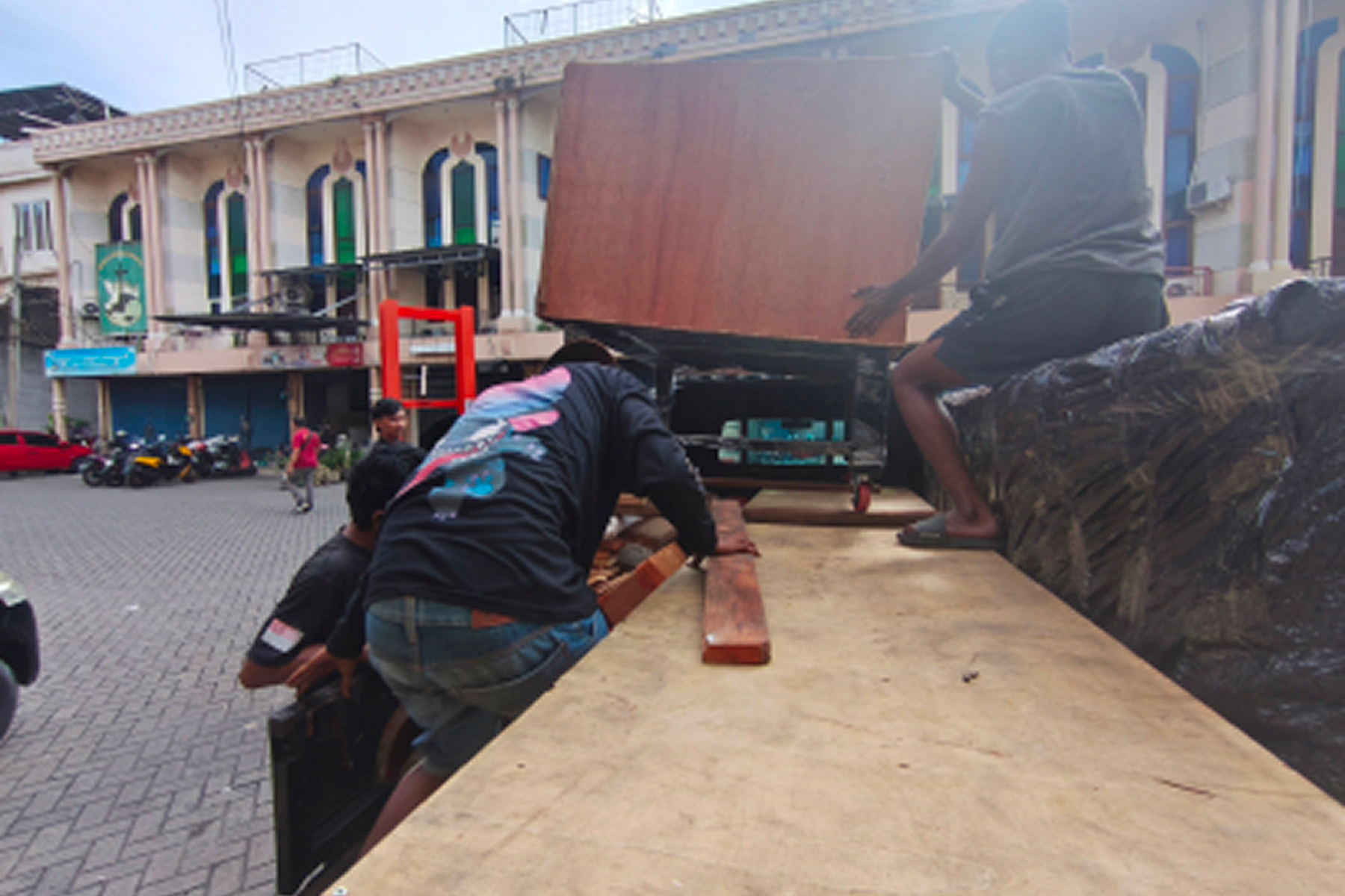 booking ekspedisi surabaya bitung