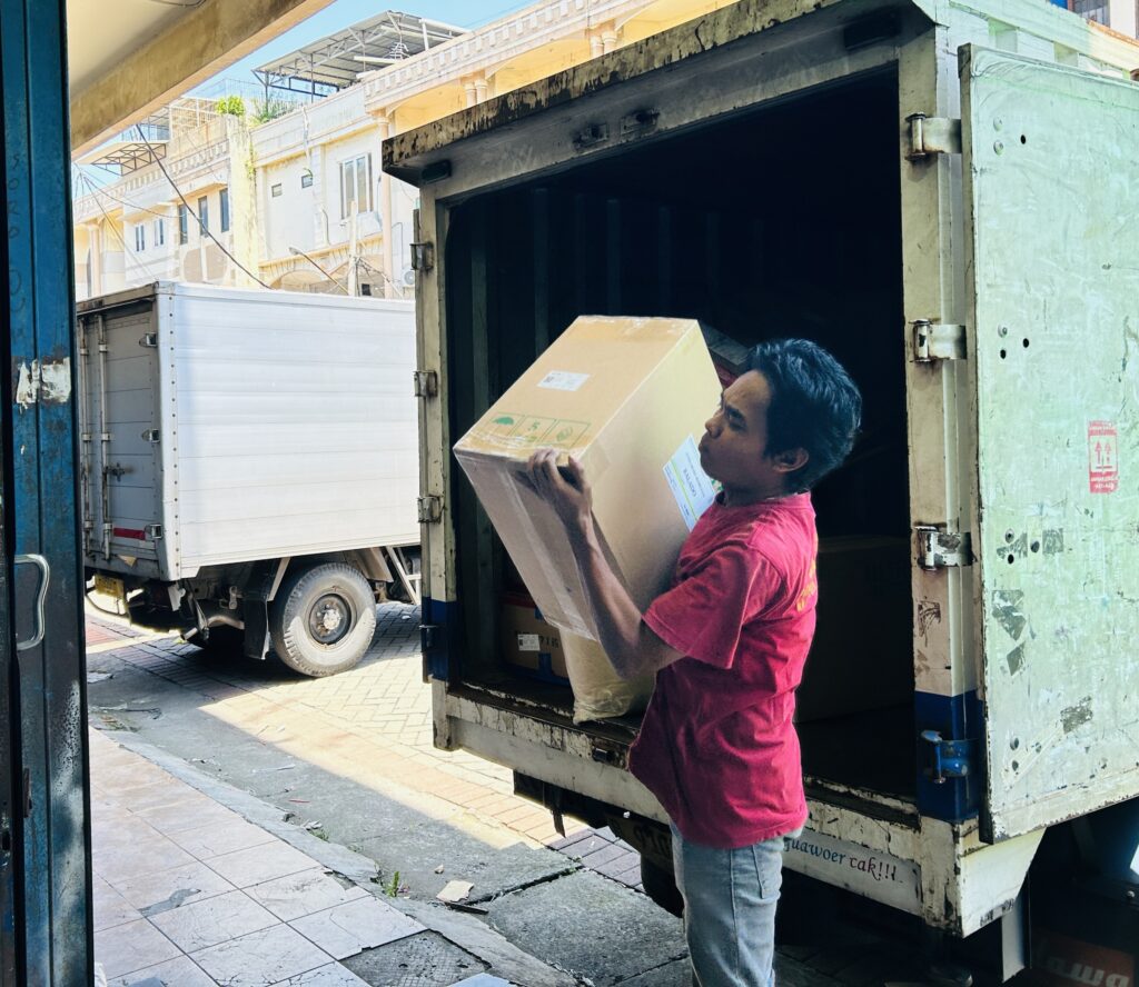 peroses pengiriman barang dari surabaya ke makassar