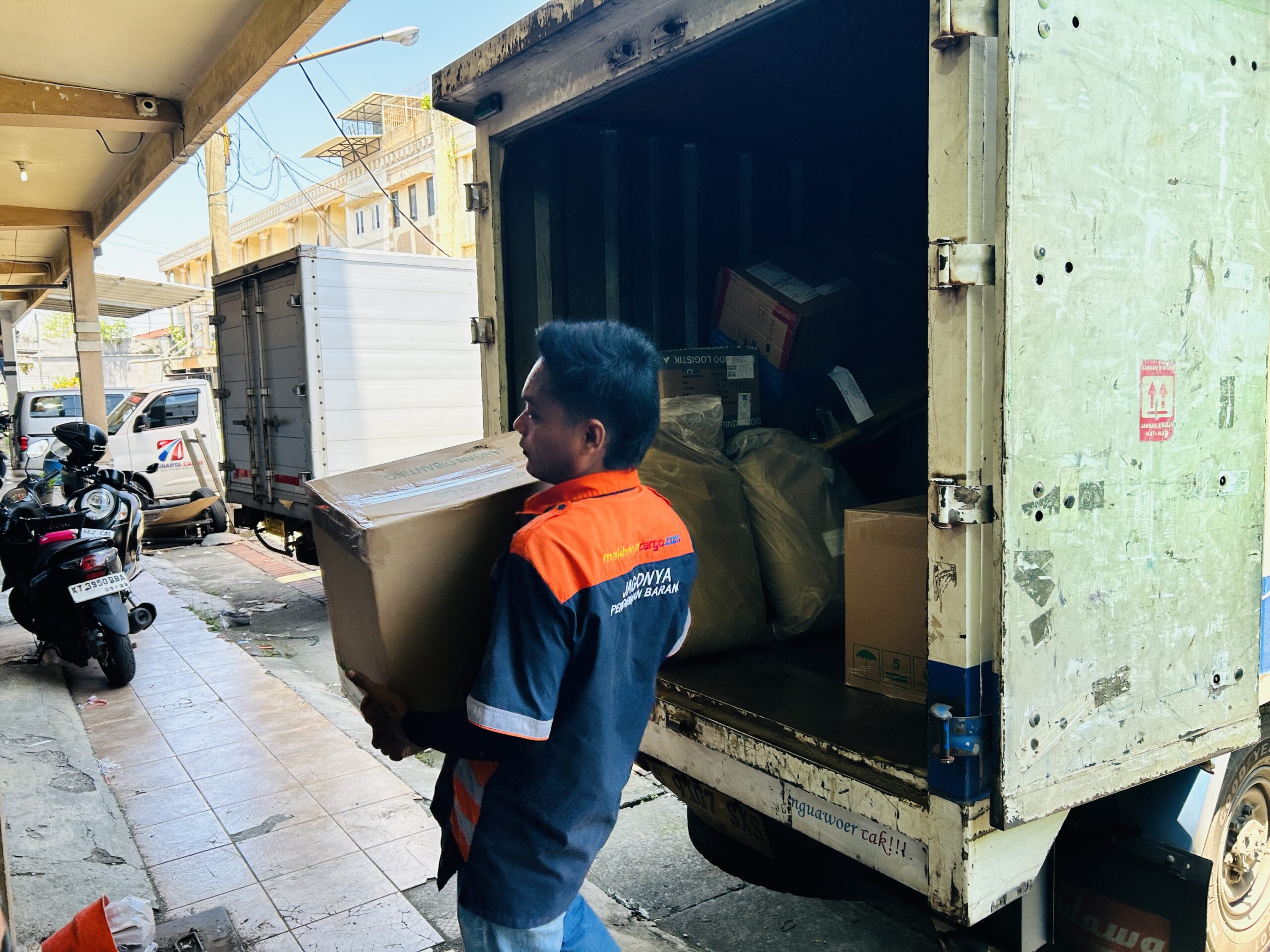 biaya kirim barang industri ke palu