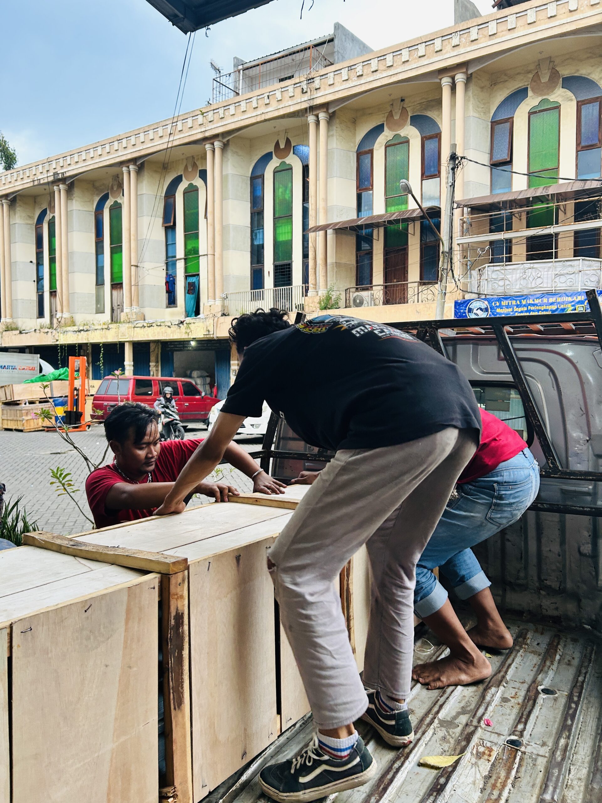kelebihan kirim barang via laut ke palu