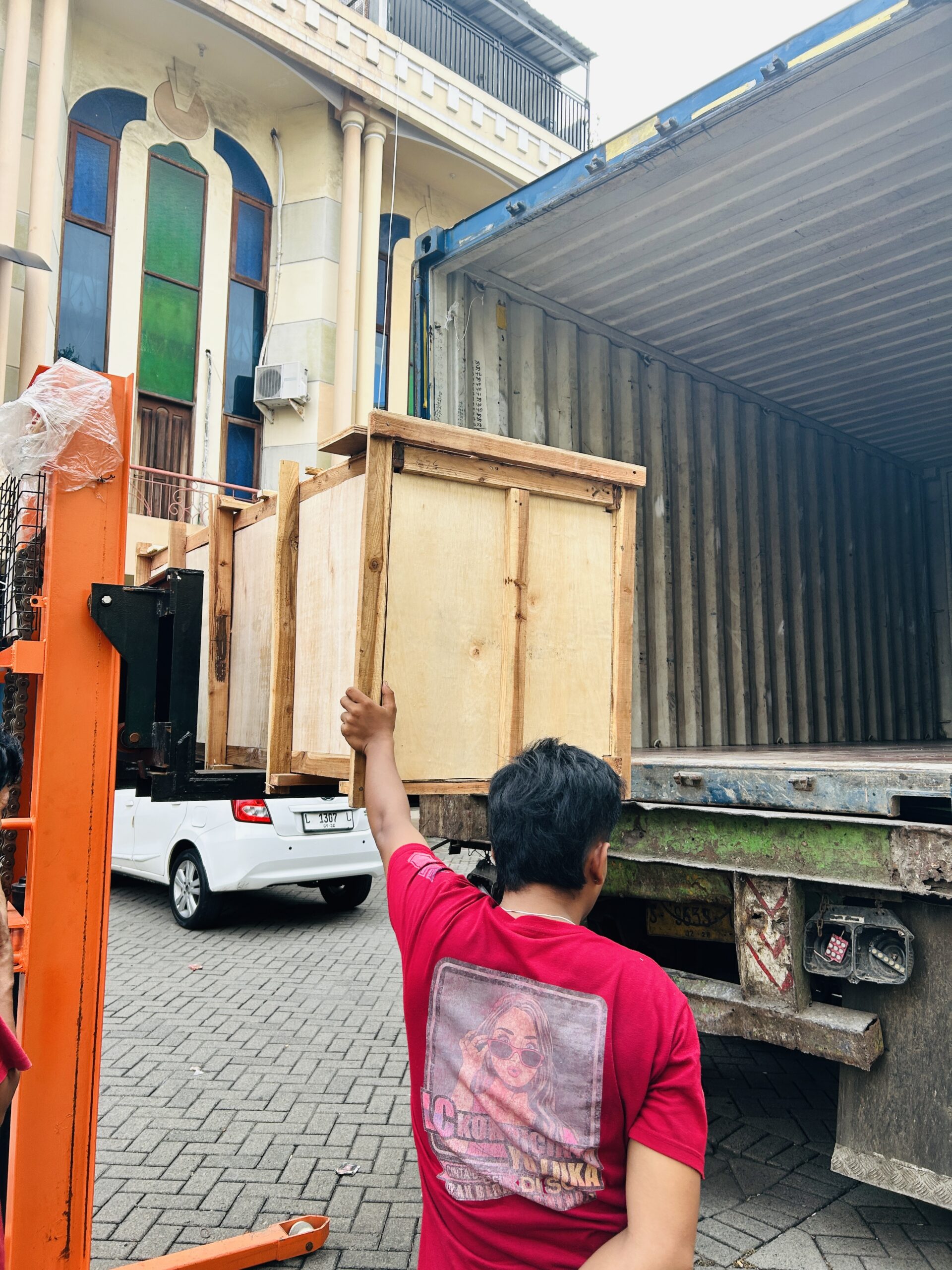 Ekspedisi Surabaya Kendari Terbaik