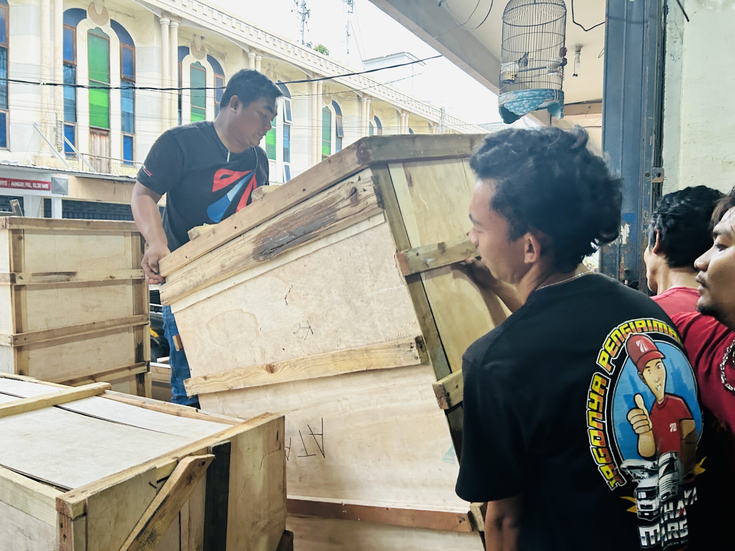 Ekspedisi alat berat Surabaya Manado terpercaya