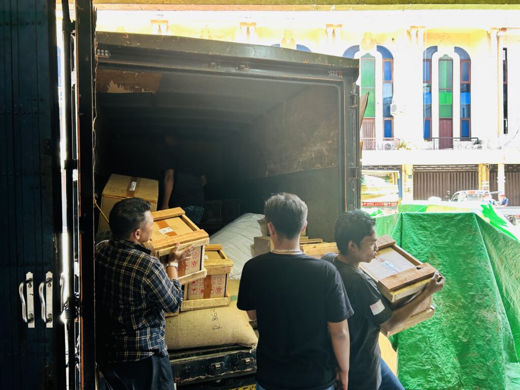 Layanan Pengiriman Barang Bisnis ke Manado