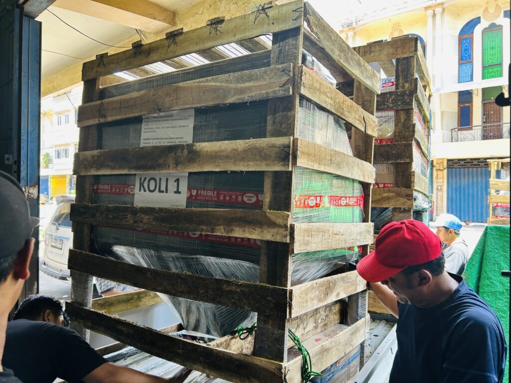 Kenapa pengiriman ke Manado bisa lama?