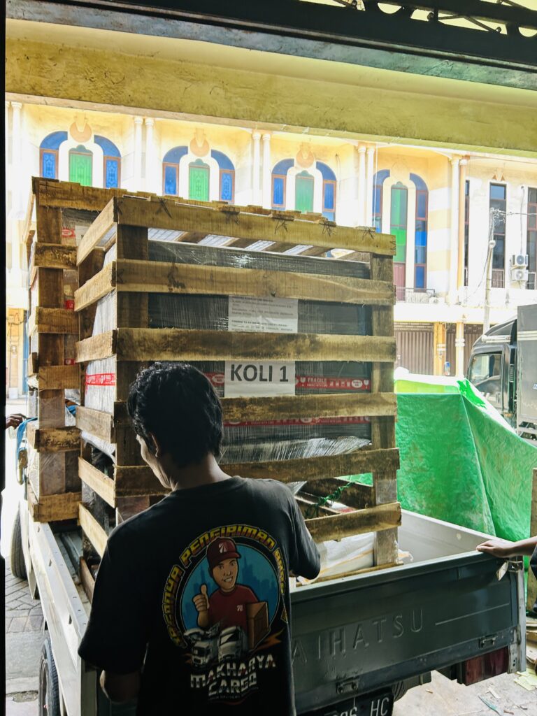 Ekspedisi Cepat Surabaya Manado via Udara