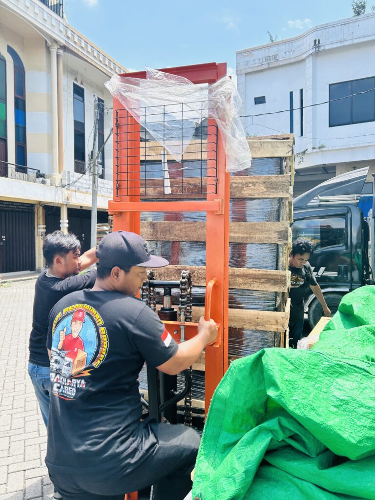 Jasa pengiriman barang besar ke Manado murah