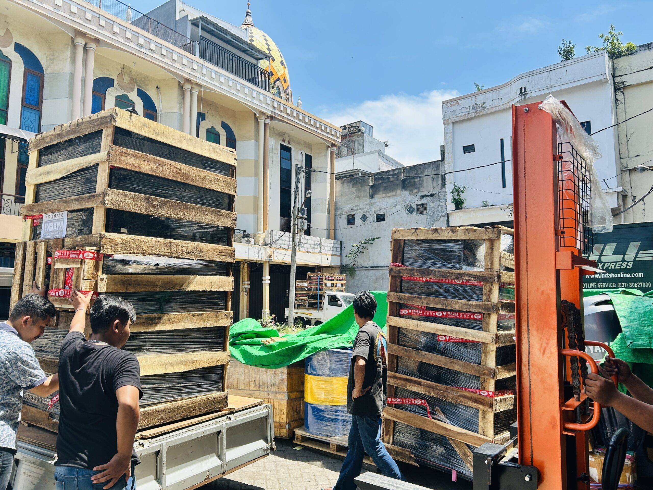 Harga pengiriman barang partai besar ke Manado