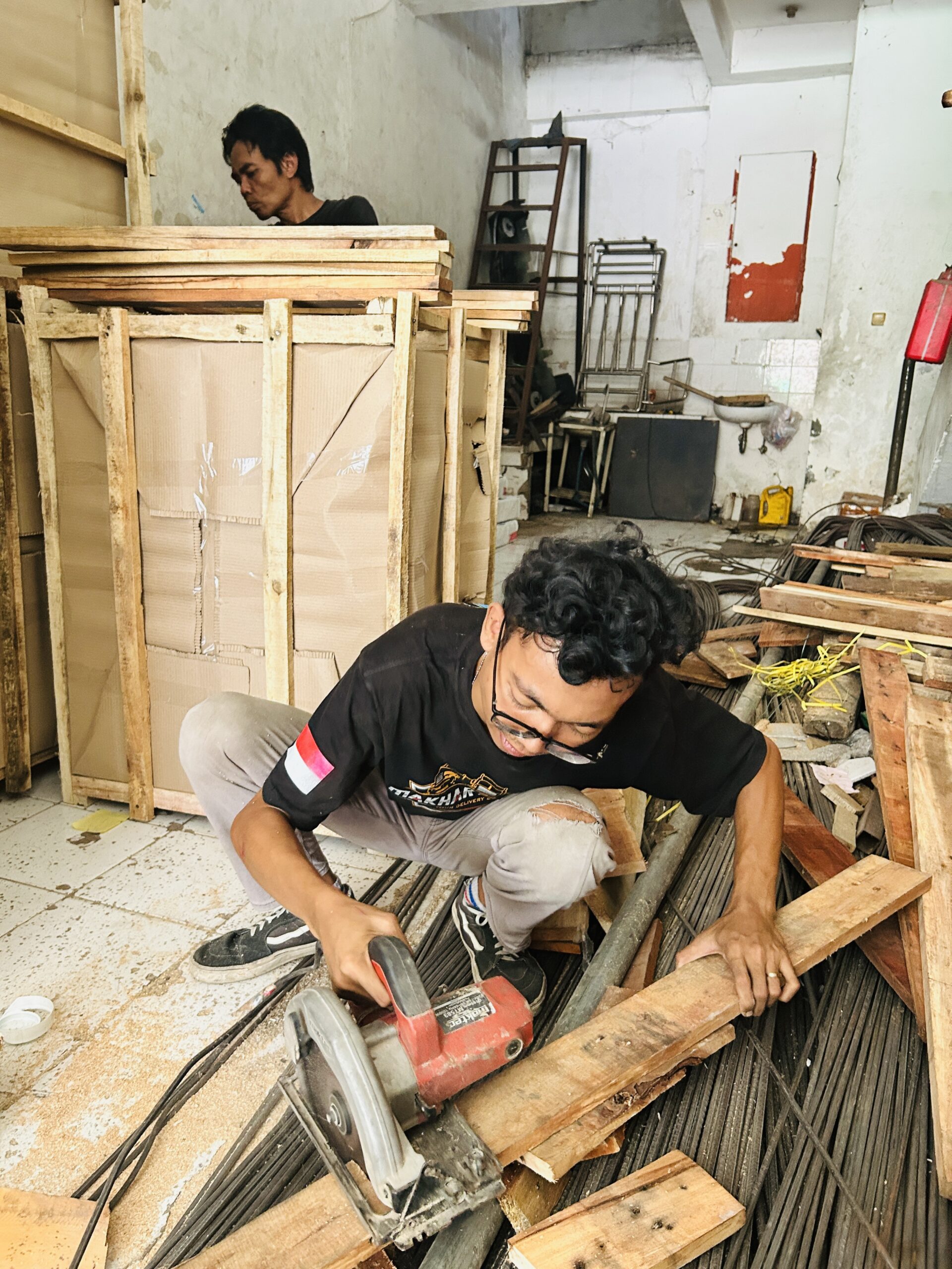 ingin kirim barang dari surabaya ke manado? ke makharya cargo aja!