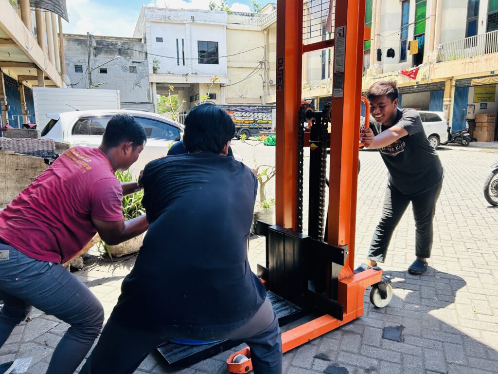 Estimasi pengiriman cargo besar ke Manado