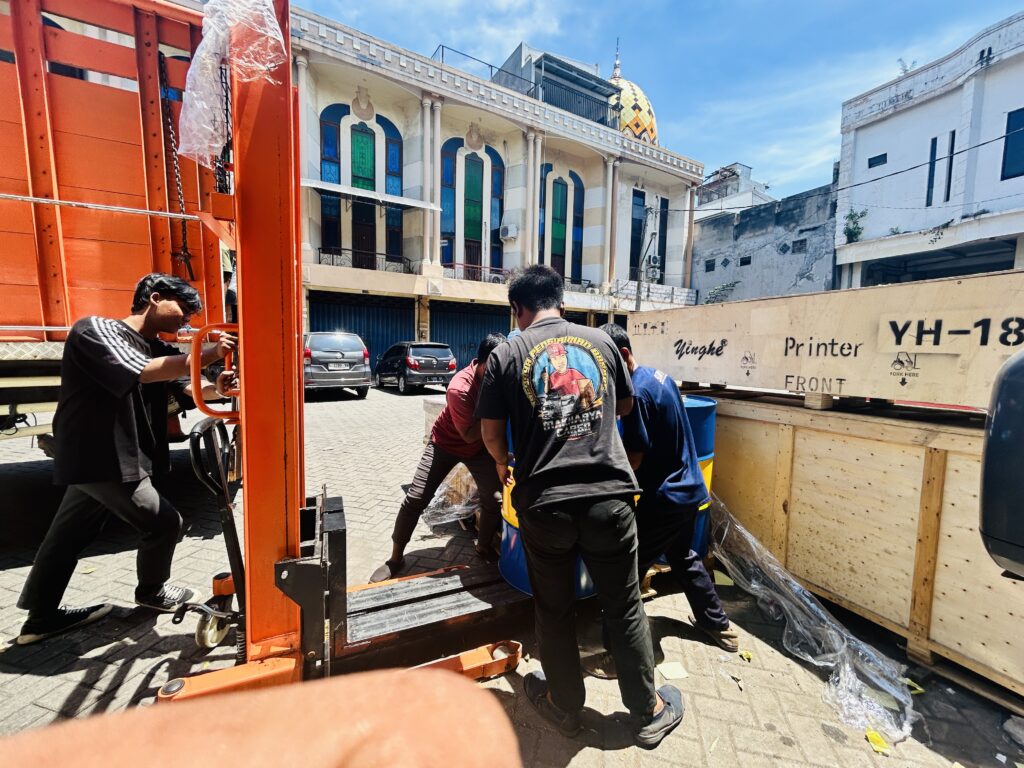 pengantaran barang via udara 