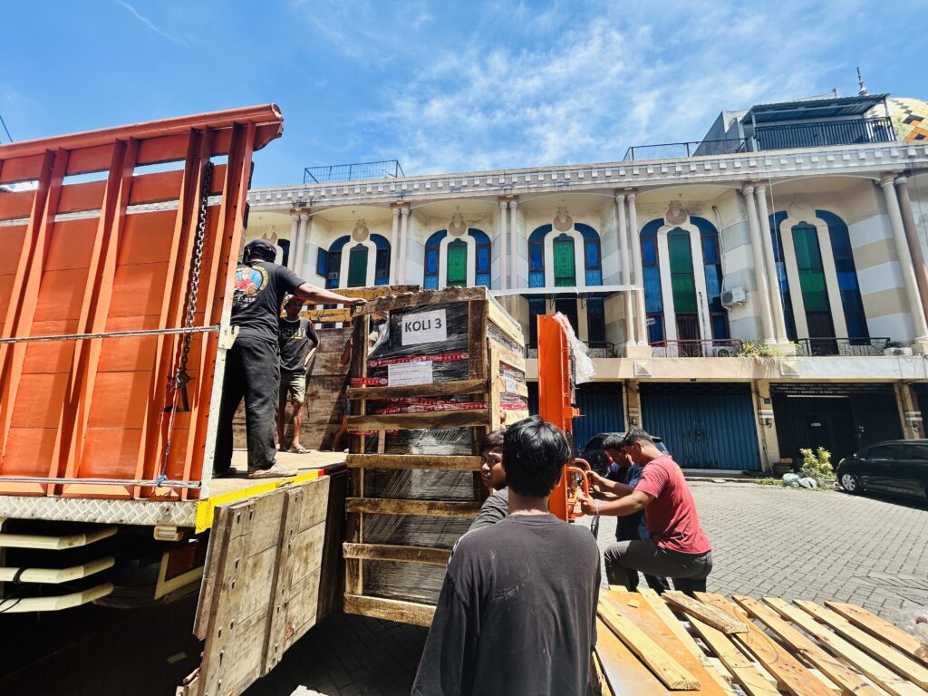 Jasa kirim barang besar ke Manado