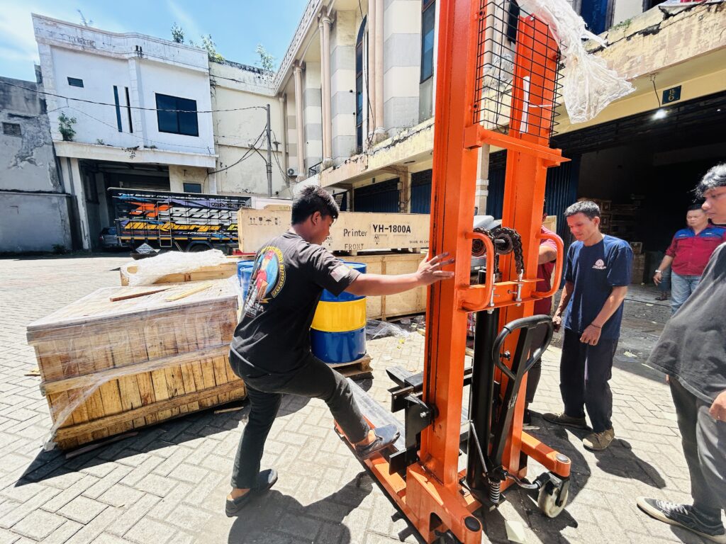 proses pengantaran barang via laut tujuan surabaya manado