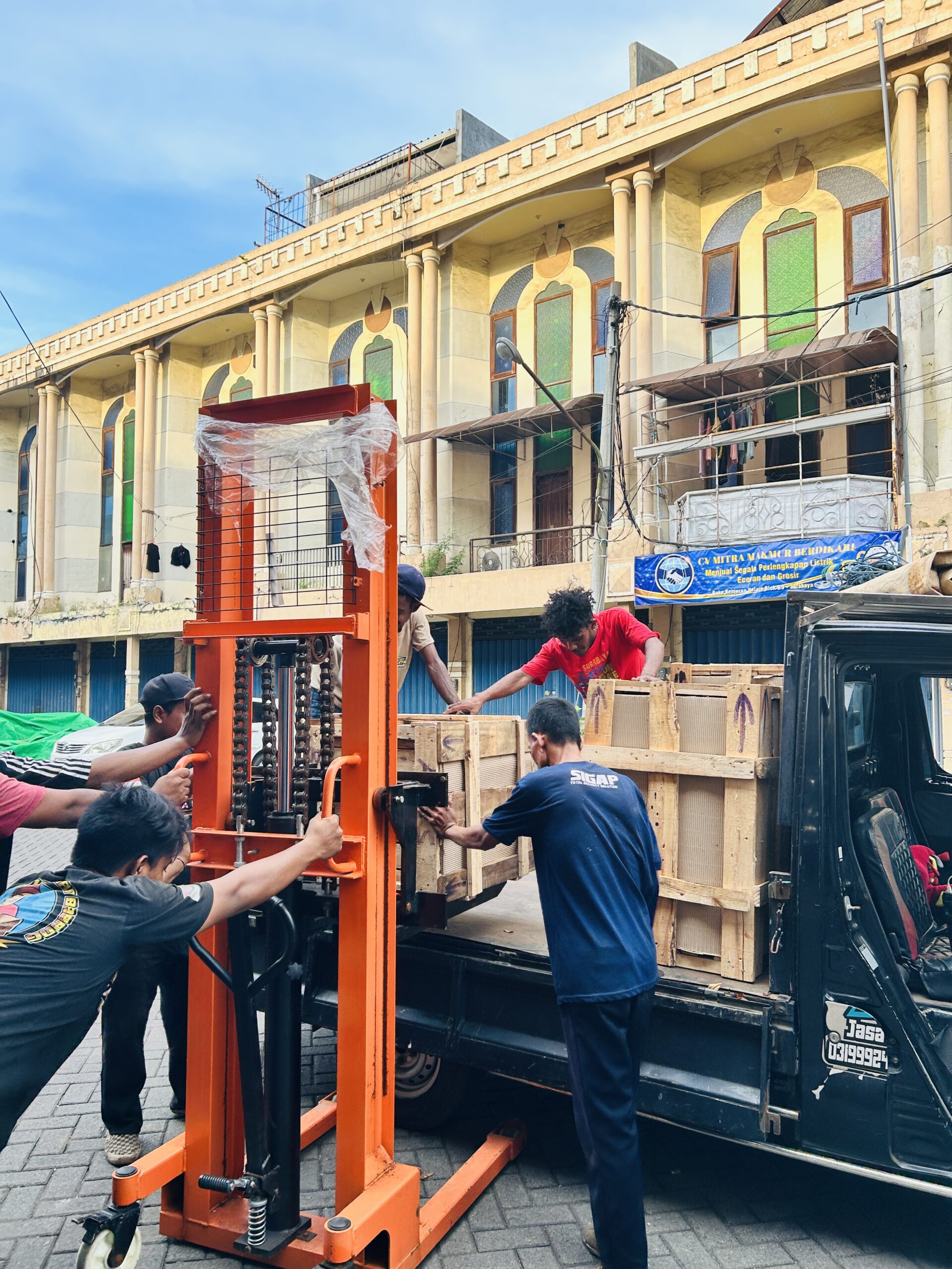 jalur distribusi barang ke palu dari surabaya