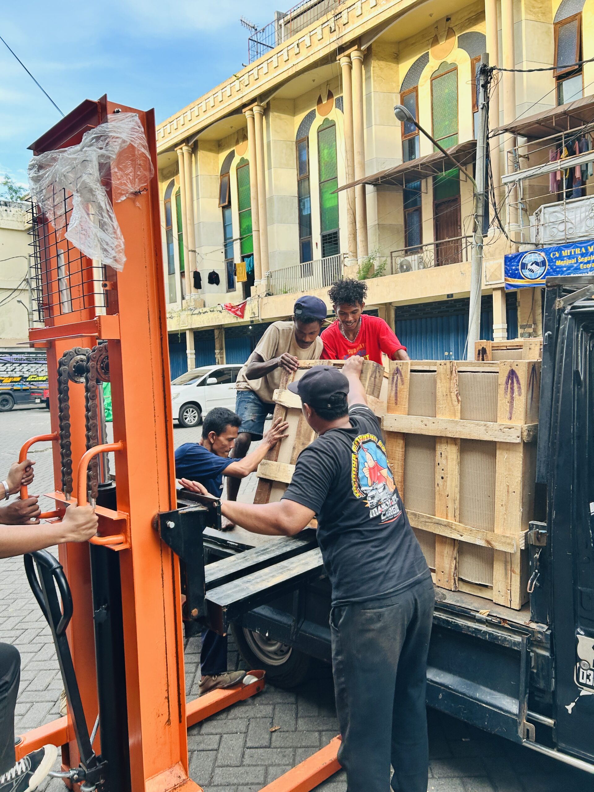 Pengiriman Alat Berat ke Kendari 